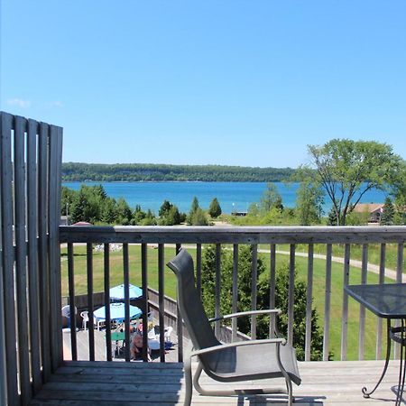 Waterview On The Bay Hotel Wiarton Room photo