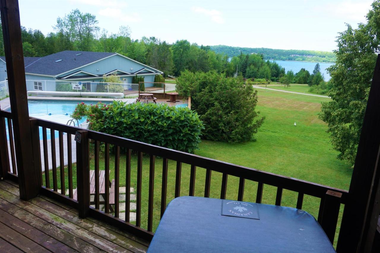 Waterview On The Bay Hotel Wiarton Exterior photo