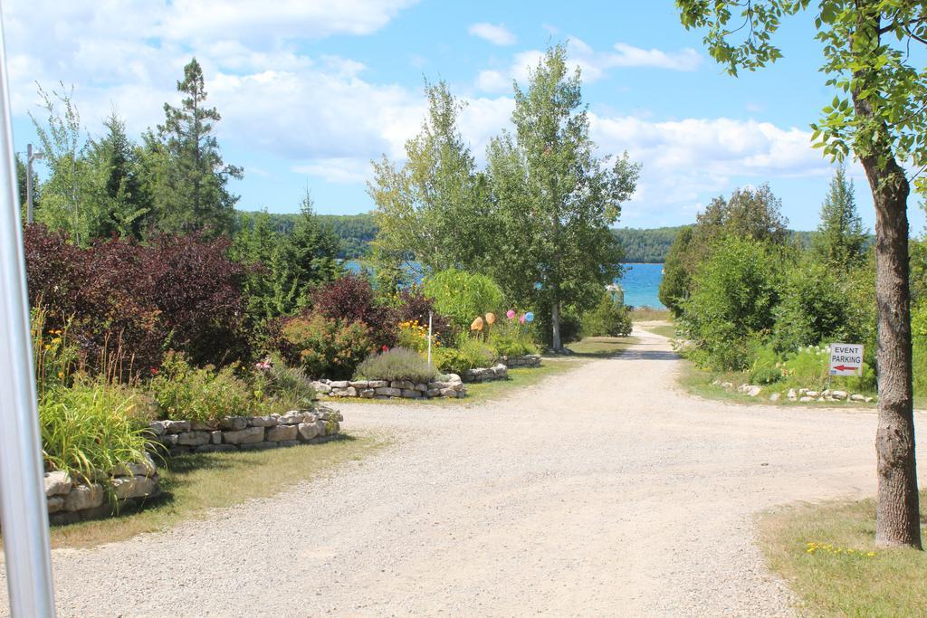 Waterview On The Bay Hotel Wiarton Exterior photo