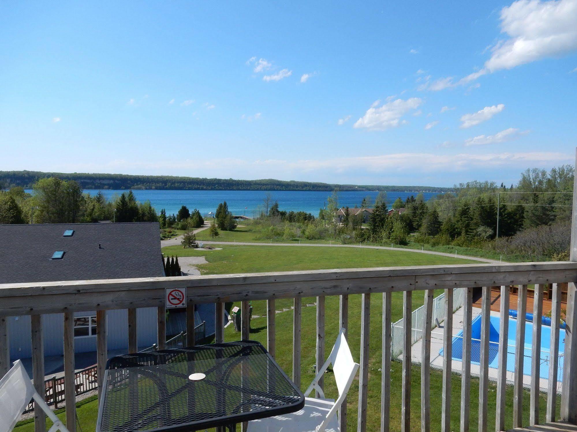 Waterview On The Bay Hotel Wiarton Exterior photo