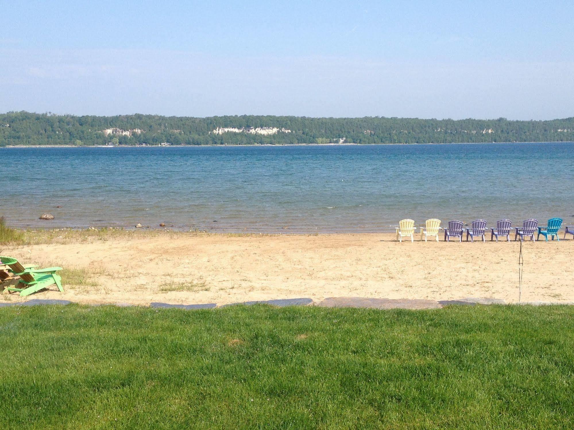 Waterview On The Bay Hotel Wiarton Exterior photo